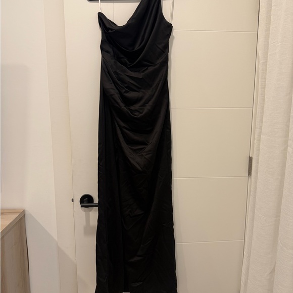 Lulu's Black Satin Dress, one shoulder, bridesmaid, wedding guest, formal - Picture 2 of 6